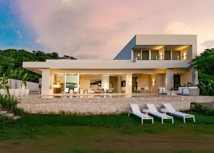 Villa Secluded Luxury Mansion With Sleek, Modern Design, High-end Amenities, And Spectacular Views