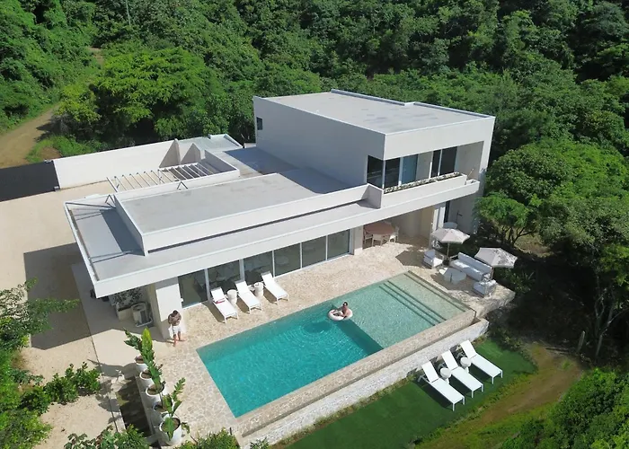 Secluded Luxury Mansion With Sleek, Modern Design, High-end Amenities, And Spectacular Views Villa *