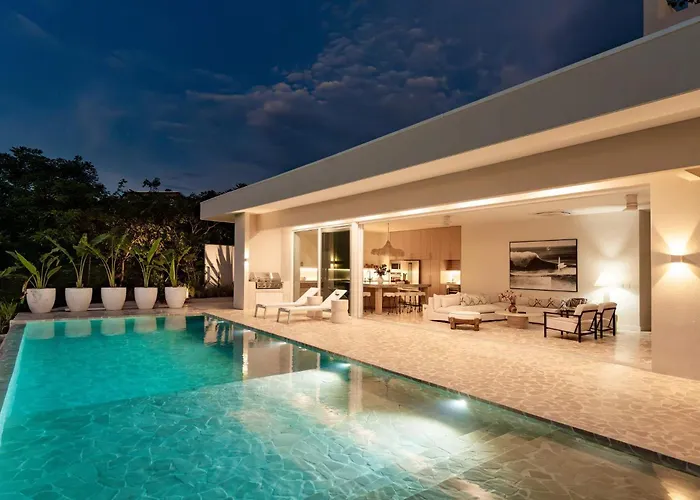Secluded Luxury Mansion With Sleek, Modern Design, High-end Amenities, And Spectacular Views Villa